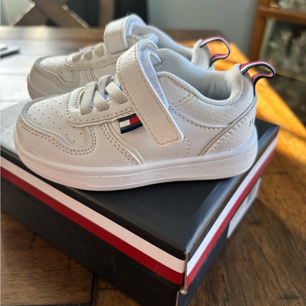 Tommy Hilfiger White Sneakers with Velcro Strap and Minimalist Design